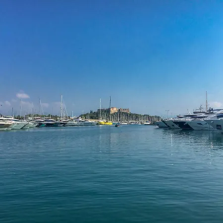 Centre D'antibes, Proche Plages 3 Pieces Climatisees Et Parking *