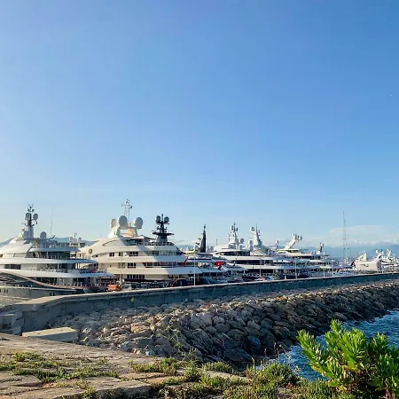 Centre D'antibes, Proche Plages 3 Pieces Climatisees Et Parking *